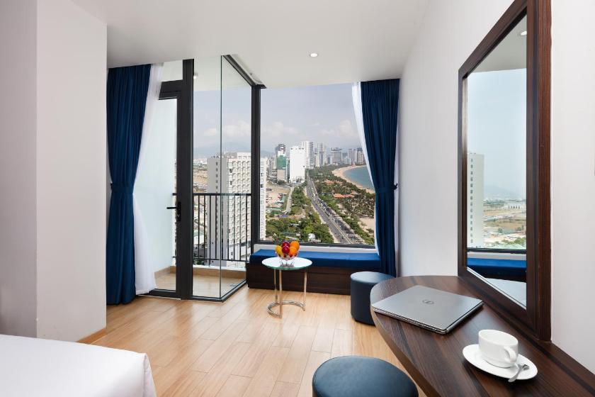 Phòng Deluxe Nhìn Một Phần Ra Biển Phòng Deluxe Nhìn Một Phần Ra Biển