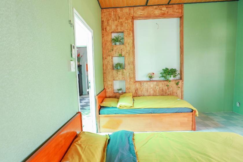 Phòng cho 3 người có Ban Công Phòng cho 3 người có Ban Công