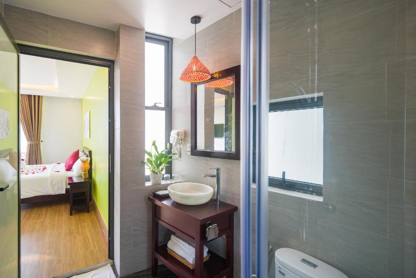 Phòng Deluxe Giường Đôi Có Ban Công