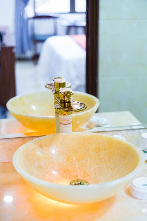 Phòng 3 Người Nhìn Ra Núi