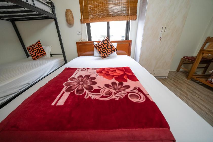 Phòng gia đình với phòng tắm riêng.