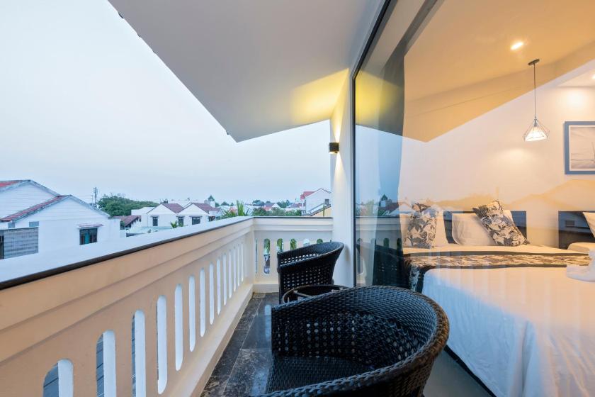 Suite Gia Đình Có Ban Công Suite Gia Đình Có Ban Công