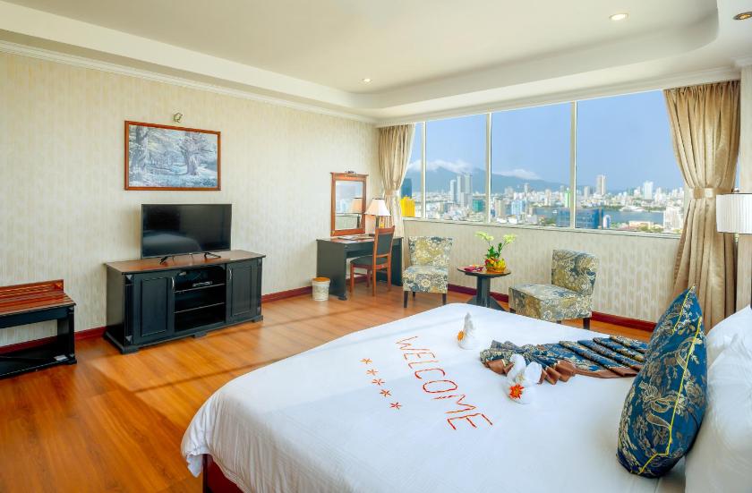 Premier Deluxe King Room with City View - High Floor