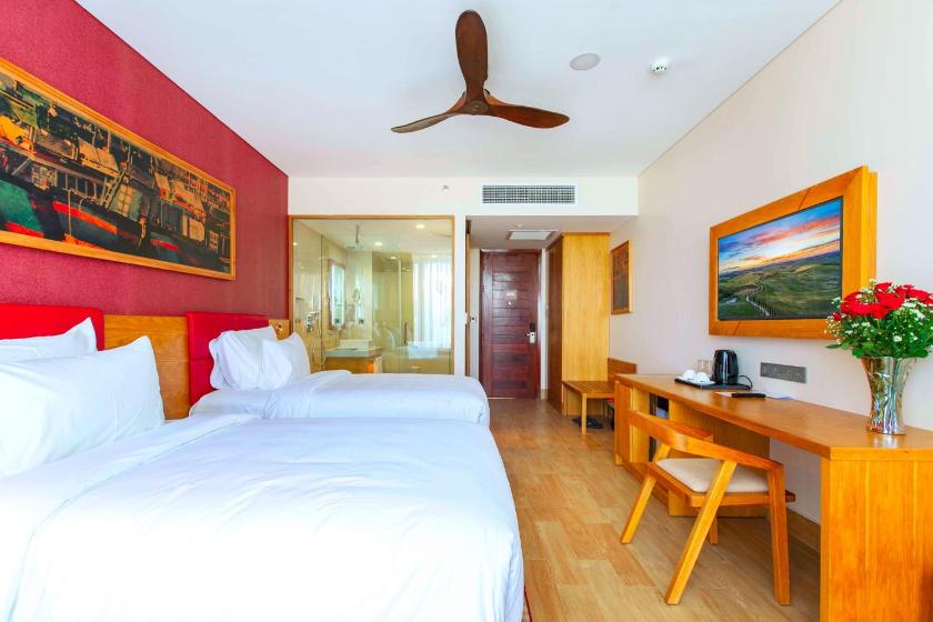 Phòng Deluxe 2 giường đơn với ban công