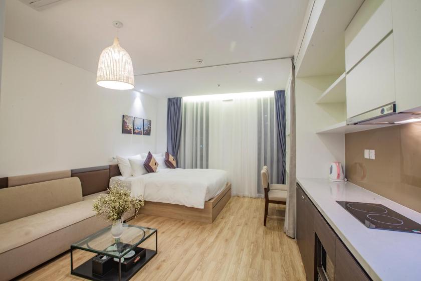 Studio Nhìn ra hồ