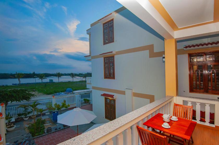 Phòng cho 3 người có Ban Công