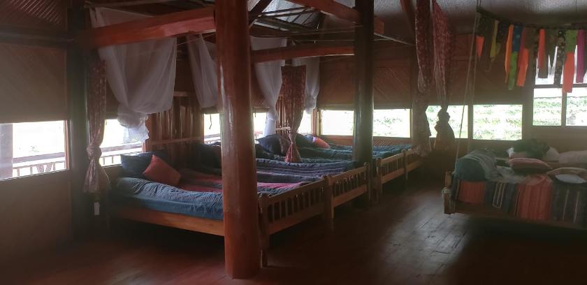 Phòng ngủ Tập thể 8 Giường cho cả Nam và Nữ