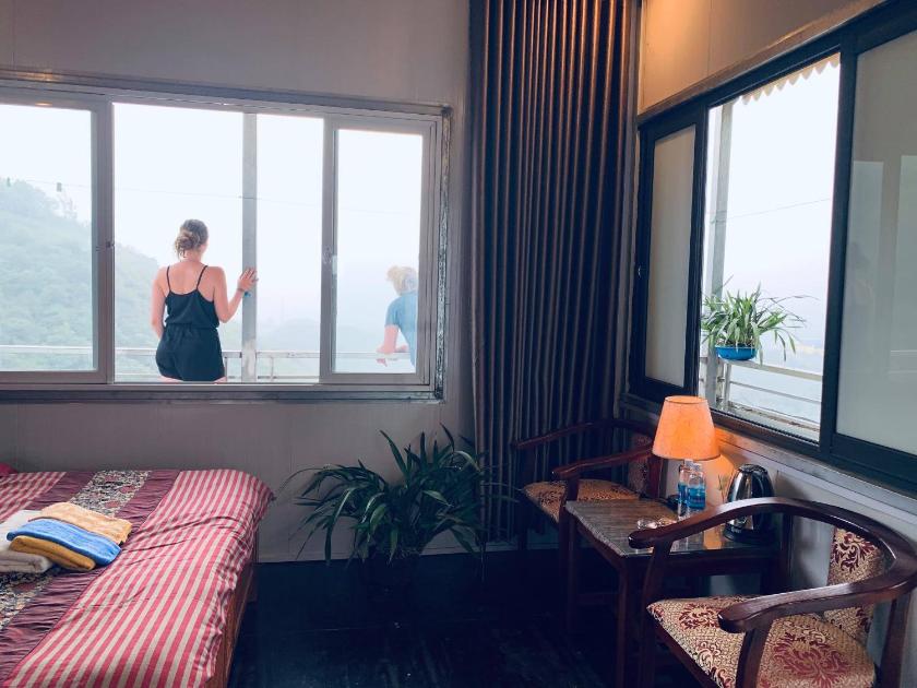 Phòng Deluxe Giường Đôi Có Ban Công Phòng Deluxe Giường Đôi Có Ban Công