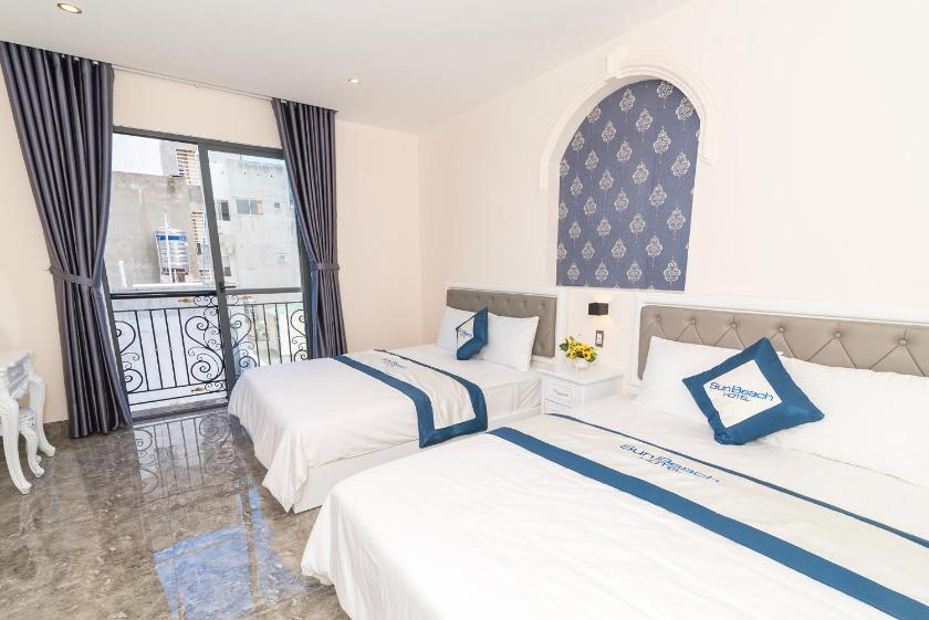 Phòng Deluxe cho 4 Khách với Ban công Phòng Deluxe cho 4 Khách với Ban công