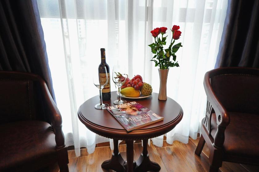 Phòng 3 Người Nhìn Ra Thành Phố