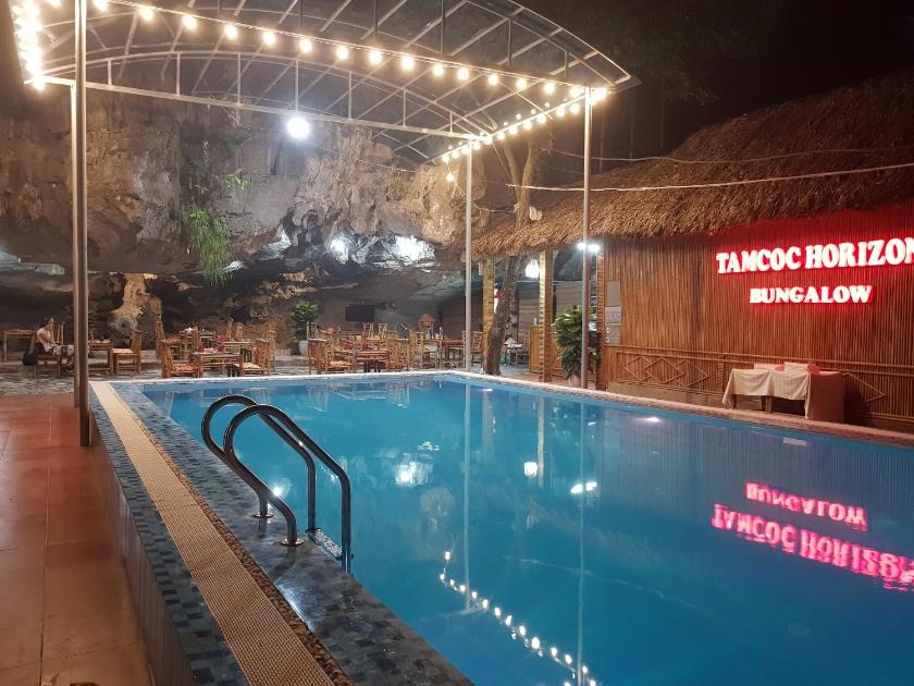 Bungalow Deluxe Cho 3 Người Với Phòng Tắm Riêng Ngoài Trời