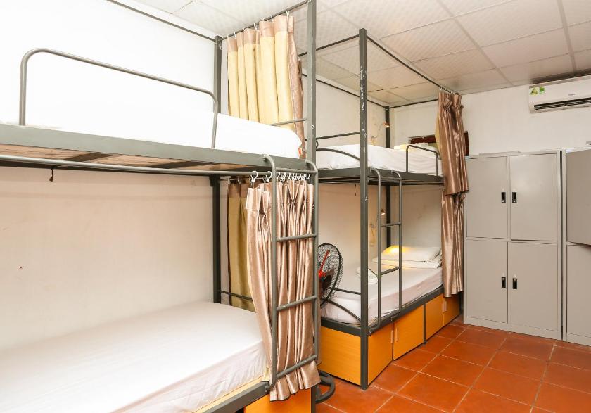 Giường Tầng Trong Phòng Ngủ Tập Thể Cho Nam Và Nữ