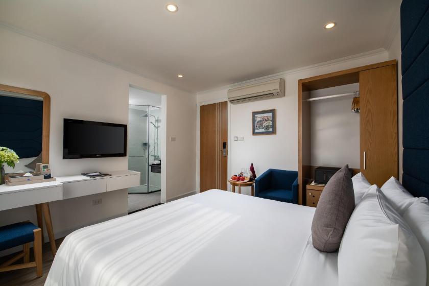 Phòng Deluxe Giường Đôi Nhìn Ra Thành Phố