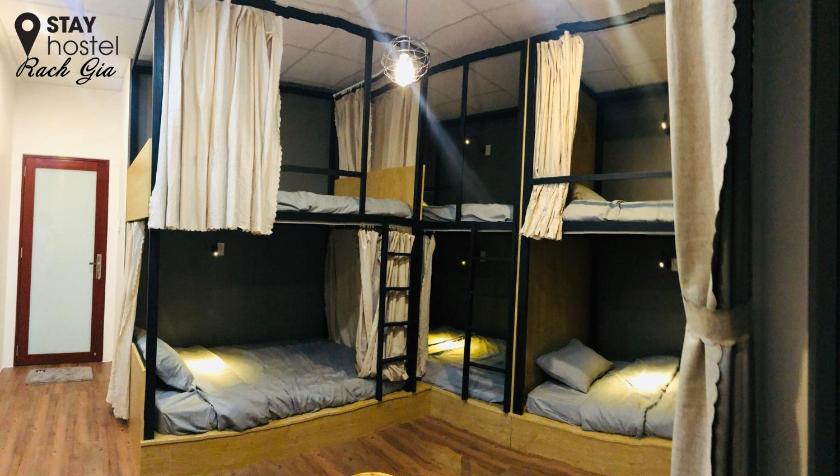 Phòng Ngủ Tập Thể 6 Giường Cho Cả Nam Và Nữ