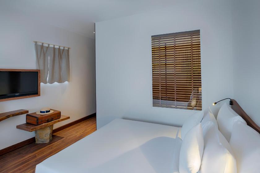 Phòng Premium Giường Đôi Có Cửa Sổ Lớn Phòng Premium Giường Đôi Có Cửa Sổ Lớn