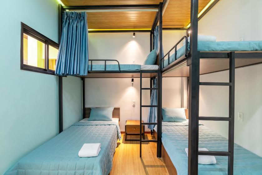 Phòng 4 Người Có Phòng Tắm Chung