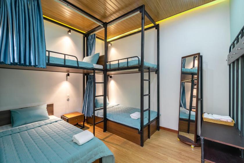 Phòng 4 Người Có Phòng Tắm Chung