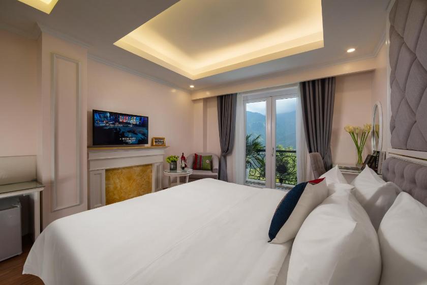 Phòng có giường cỡ King nhìn ra cảnh núi non Phòng có giường cỡ King nhìn ra cảnh núi non