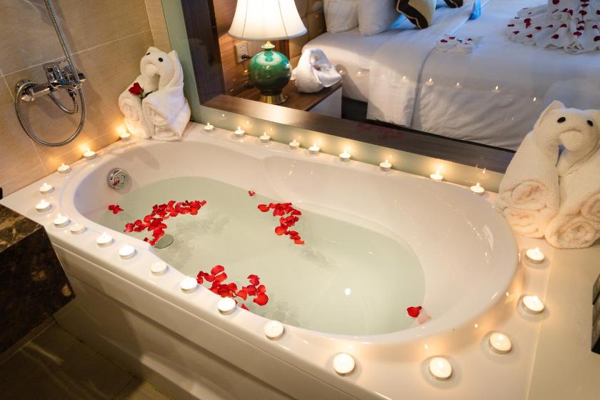 Phòng Deluxe Giường Đôi Nhìn Ra Biển Phòng Deluxe Giường Đôi Nhìn Ra Biển