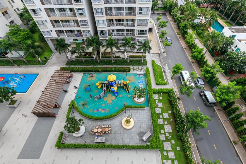 Căn Hộ Nhìn Ra Hồ Bơi 