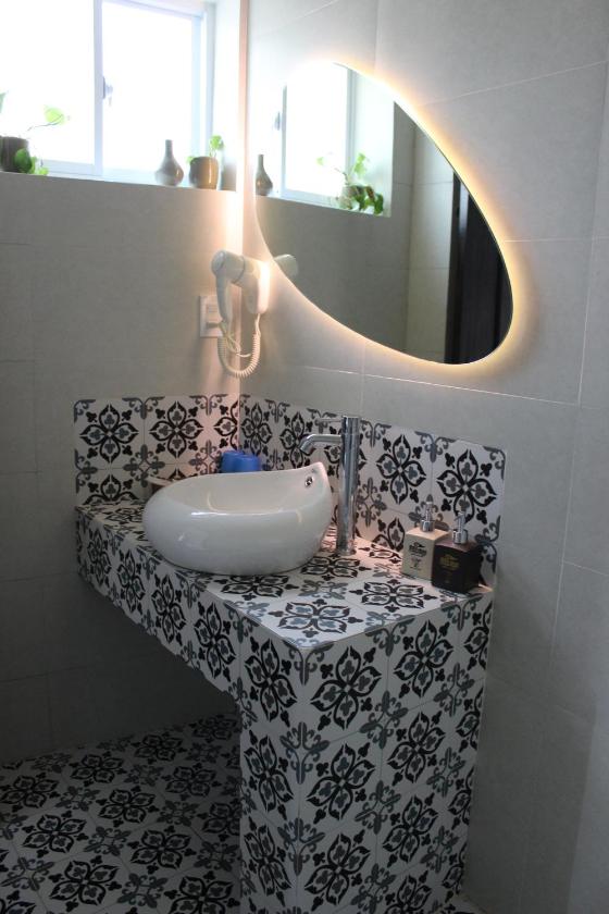 Phòng 4 Người Nhìn Ra Hồ Bơi - Tầng Trệt