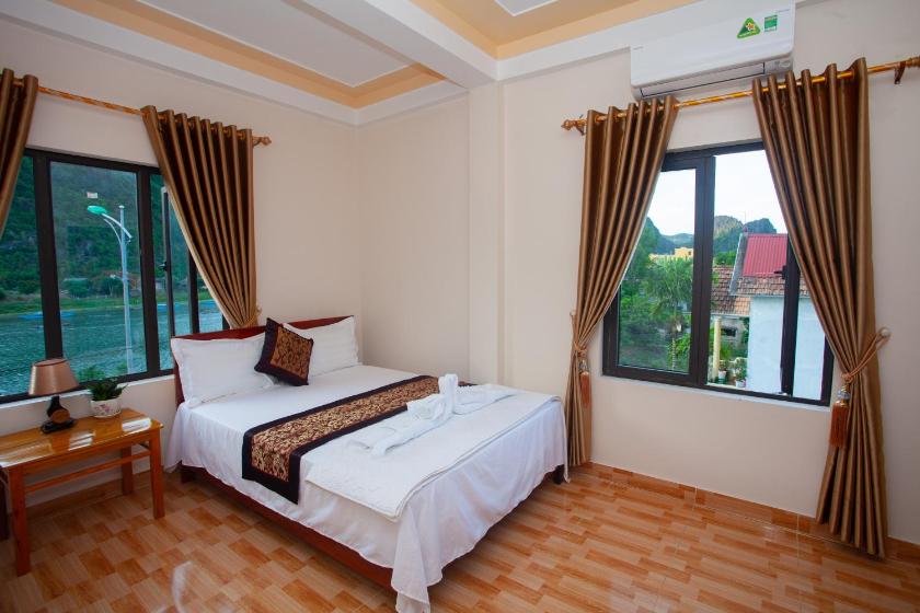 Phòng 3 Người Nhìn Ra Núi