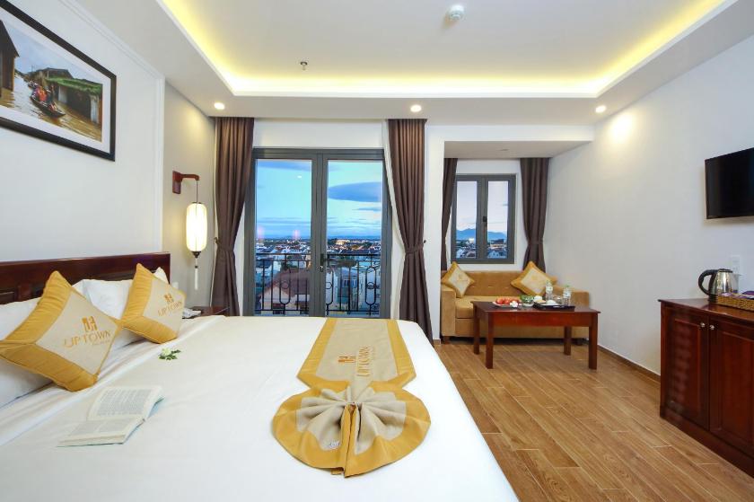 Junior suite double with balcony and city view