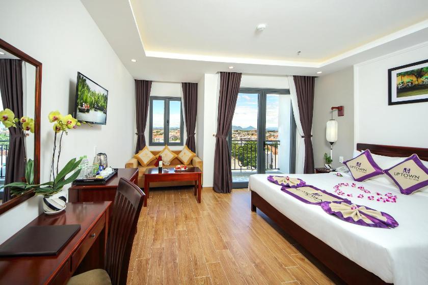 Junior suite double with balcony and city view