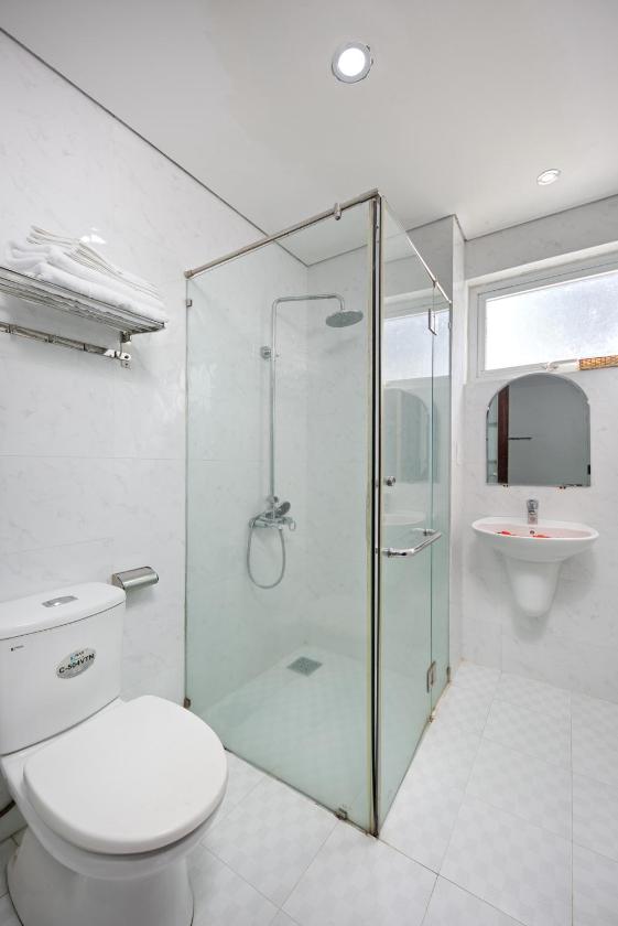 Phòng Deluxe (2 Người lớn + 1 Trẻ em) Phòng Deluxe (2 Người lớn + 1 Trẻ em)