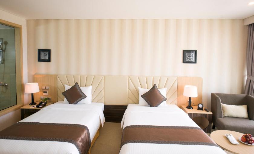 Phòng Deluxe 2 Giường Đơn Có Ban Công Và Tầm Nhìn Ra Núi - Tầng Cao