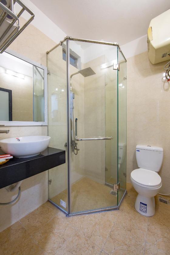 Phòng cho 3 người có Ban Công Phòng cho 3 người có Ban Công