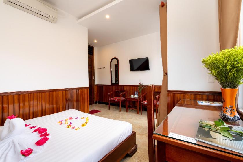 Phòng Deluxe Giường Đôi Có Ban Công