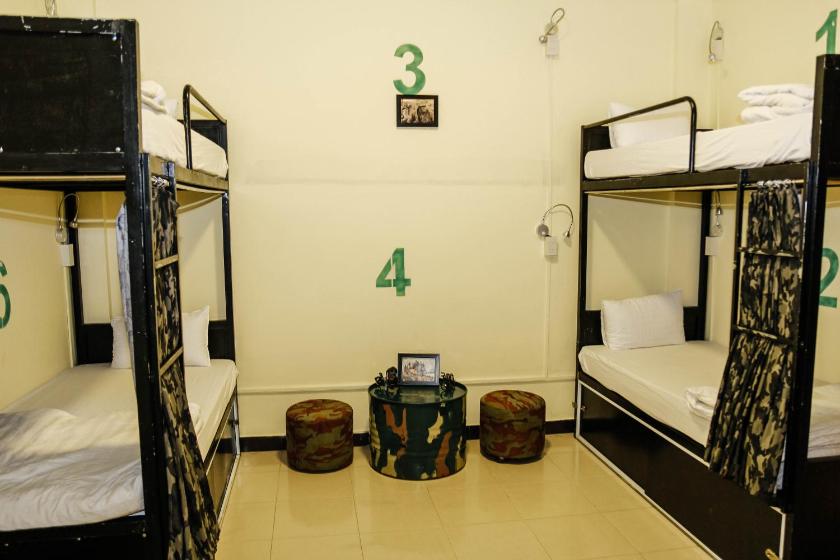 Giường Tầng Trong Phòng Ngủ Tập Thể Cho Nam Và Nữ