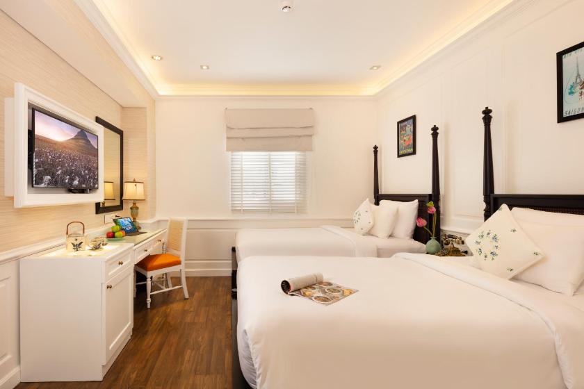 Deluxe Twin  Window - Foot Massage Included