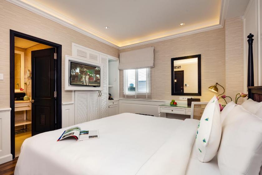 Deluxe Double Window - Foot Massage Included