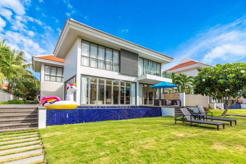 Biệt Thự 4 Phòng Ngủ Nhìn Ra Sân Golf Biệt Thự 4 Phòng Ngủ Nhìn Ra Sân Golf