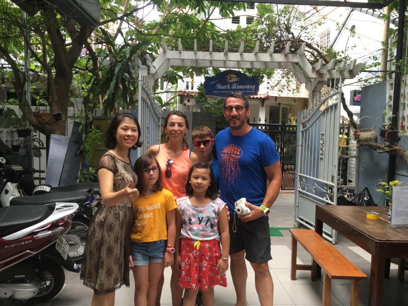 Phòng gia đình với phòng tắm riêng.