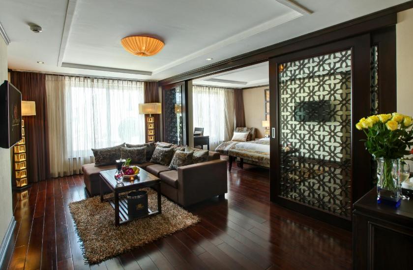 Suite Luxury có Phòng Sinh hoạt và Ghế sofa