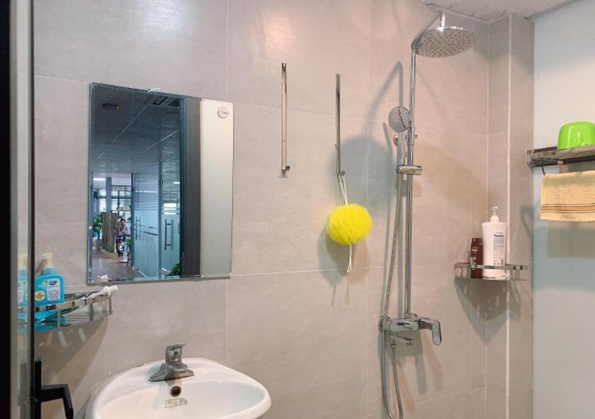 Giường Đơn Trong Phòng Nghỉ Tập Thể Cho Cả Nam Và Nữ