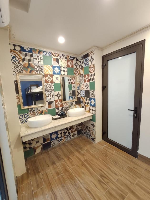 Phòng Ngủ Tập Thể 4 Giường Cho Cả Nam Và Nữ 