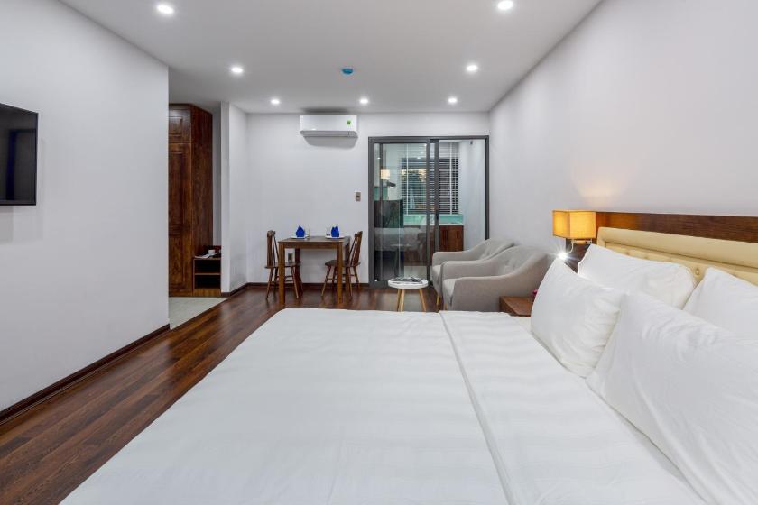 Phòng Deluxe Giường Đôi Có Ban Công