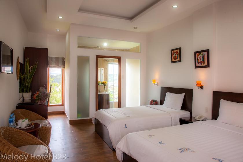 Phòng 3 Người Nhìn Ra Vườn