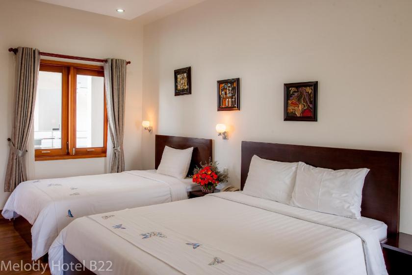 Phòng 3 Người Nhìn Ra Vườn