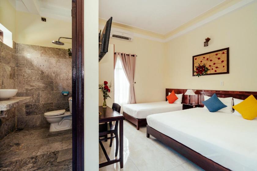 Phòng cho 3 người có Ban Công Phòng cho 3 người có Ban Công