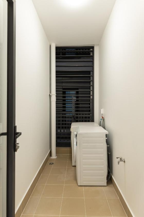 Căn Hộ Nhìn Ra Hồ Bơi  Căn Hộ Nhìn Ra Hồ Bơi