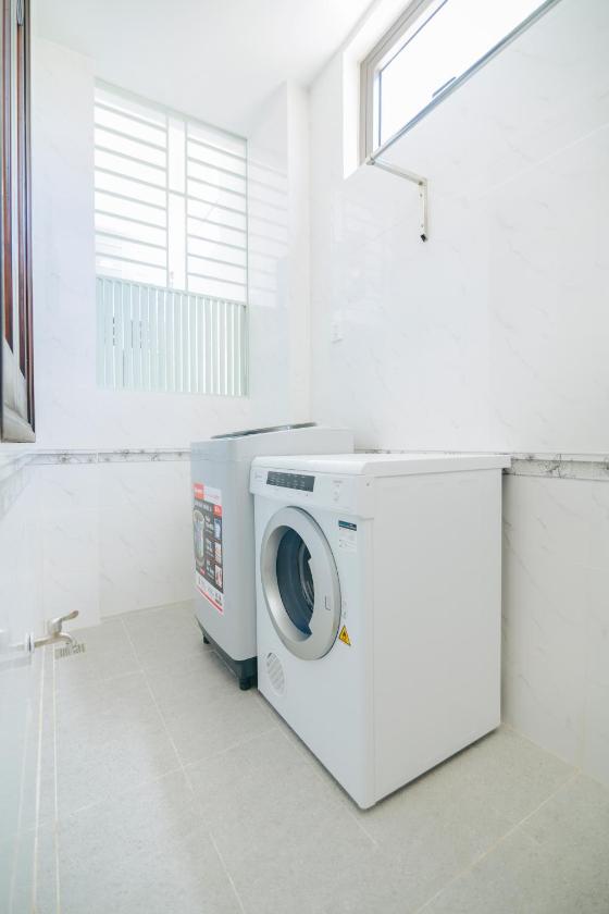 One-Bedroom Apartment with Window One-Bedroom Apartment with Window