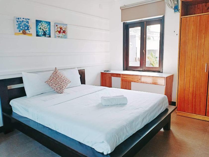 Phòng Có Giường Cỡ Queen Nhìn Ra Hồ Bơi Phòng Có Giường Cỡ Queen Nhìn Ra Hồ Bơi