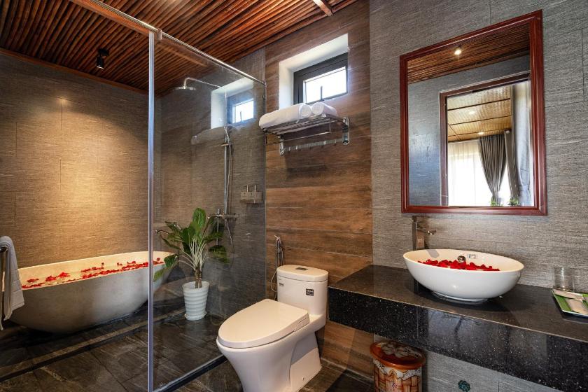 Suite Nhìn ra Hồ bơi Suite Nhìn ra Hồ bơi