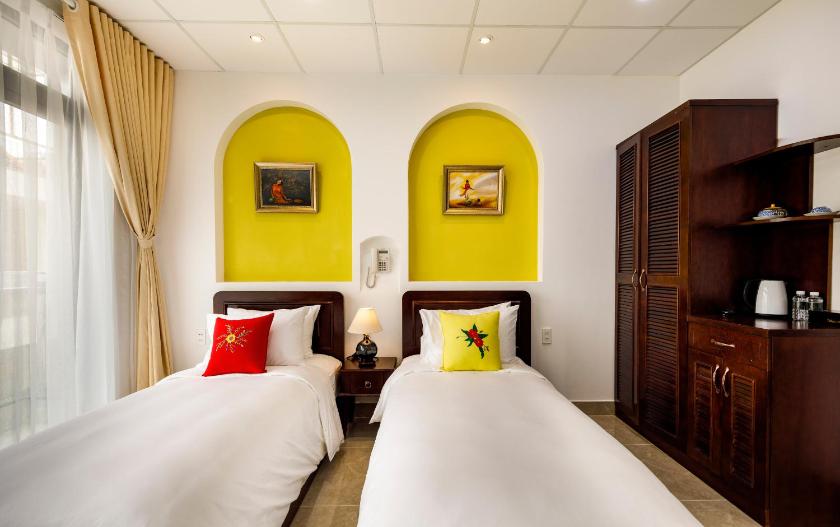 Deluxe Double/Twin Balcony with free laundry