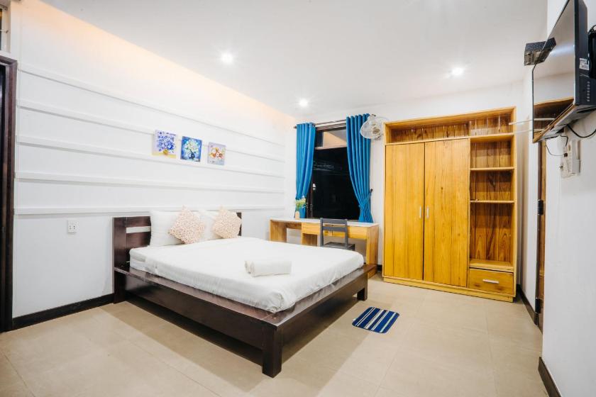 Phòng Có Giường Cỡ Queen Nhìn Ra Hồ Bơi Phòng Có Giường Cỡ Queen Nhìn Ra Hồ Bơi